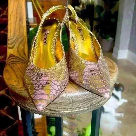 J Renee’ slingback pump. Snake embossed  8. Excellent condition . Gold/lavender - Picture 3 of 16